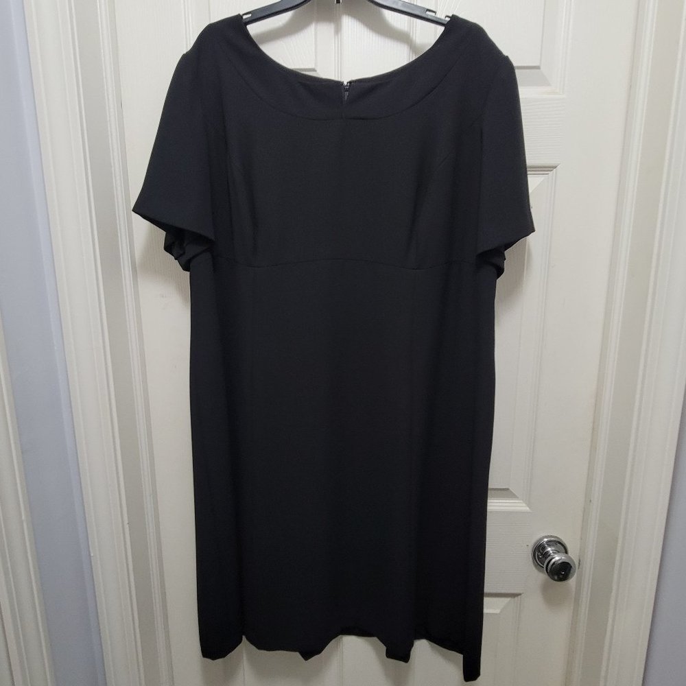 Little Black Dress/ Maggy London black dress
